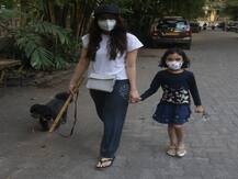 Shraddha Kapoor अपने घर के पास Pet शाइलो को घुमाती हुई स्पॉट, Kartik Aryan ने फ्लॉन्ट किया अपना नया हेयर स्टाइल