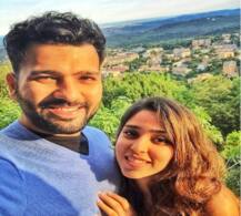 हमें तुमसे प्यार कितना: रोमांस में डूबे Rohit Sharma और Ritika Sajdeh देते हैं दूसरे कपल को गोल