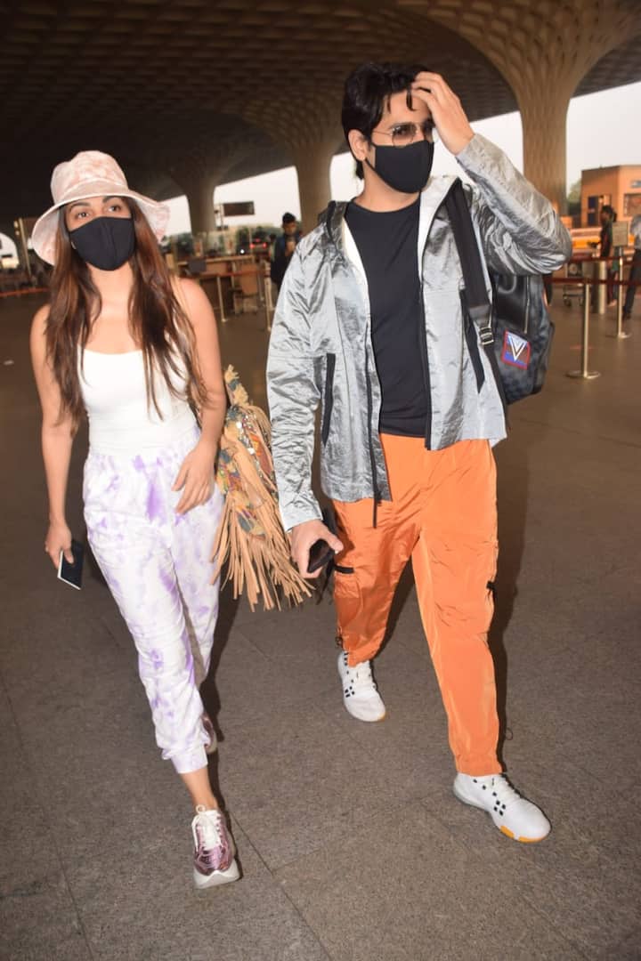 दरअसल, हाल ही में कियारा और सिद्धार्थ को मुंबई एयरपोर्ट पर स्पॉट किया गया.  (Photo Credit: Manav Manglani)
