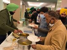 Farmers Protest: बैठक के दौरान मंत्रियों ने किसानों के साथ किया लंच, किसान नेताओं ने बाहर से मंगाया खाना