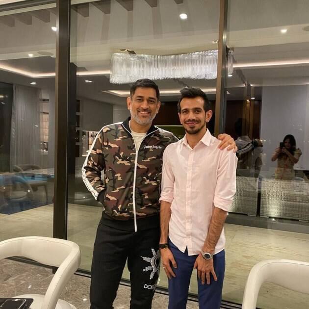 दोनों की सगाई की फोटोज और वीडियो भी सोशल मीडिया पर काफी वायरल हुई थी. 