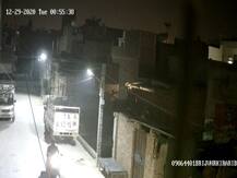 दिल्ली में शख्स ने किया दोस्त का मर्डर, लाश को स्कूटर पर रखकर ले जाने का वीडियो CCTV में कैद