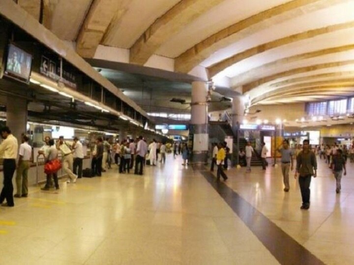 Exit gate of Rajiv Chowk metro station closed passengers allowed to interchange राजीव चौक मेट्रो स्टेशन का एक्जिट गेट बंद, यात्रियों को इंटरचेंज की अनुमति