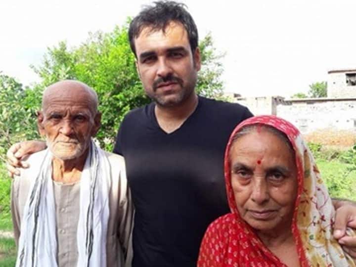 बॉलीवुड के कई सितारे बहुत ही साधारण परिवारों से हैं और इनका बैकग्राउंड आम परिवारों की तरह है. इन्होंने अपनी मेहनत के दम पर बॉलीवुड में मुकाम हासिल किया है. इतने ऊंचे मुकाम तक पहुंच जाने के बावजूद इनके घरवाले आज भी साधारण लाइफस्टाइल जी रहे हैं. आज हम आपको बताने जा रहे हैं कुछ ऐसे ही सेलेब्स के बारे में...(pic courtesy: social media)