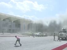 यमन में नई सरकार के सदस्यों को लेकर विमान के उतरते ही बड़ा विस्फोट, देखें वीडियो