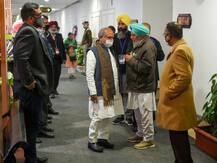 सरकार ने किसानों से कृषि कानूनों को वापस करने की मांग का विकल्प देने को कहा | बैठक की 10 बड़ी बातें