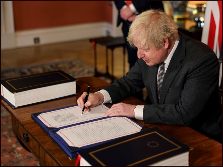 Britain Prime Minister boris johnson signed the historic Brexit Agreement ब्रिटेन: प्रधानमंत्री बोरिस जॉनसन ने ऐतिहासिक ब्रेक्जिट समझौते पर किए हस्ताक्षर
