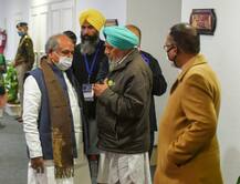 किसान आंदोलन: शिवसेना ने मोदी सरकार को बताया अहंकारी, सामना में लिखा- चर्चा करने का नाटक कर रही सरकार