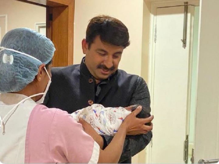  BJP MP Manoj Tiwari became a father to a baby girl on Wednesday बीजेपी सासंद मनोज तिवारी के घर गूंजी किलकारी, बिटिया के जन्म पर बोले- जय जगदंबे