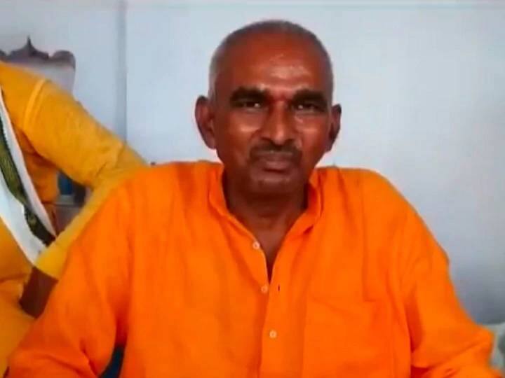 यूपी से बीजेपी सुरेंद्र सिंह ने हाथरस केस में पर कहा कि संस्कार और पूरे कपड़े पहने से लड़कियों के रेप में कमी होती है. उन्होंने कहा,