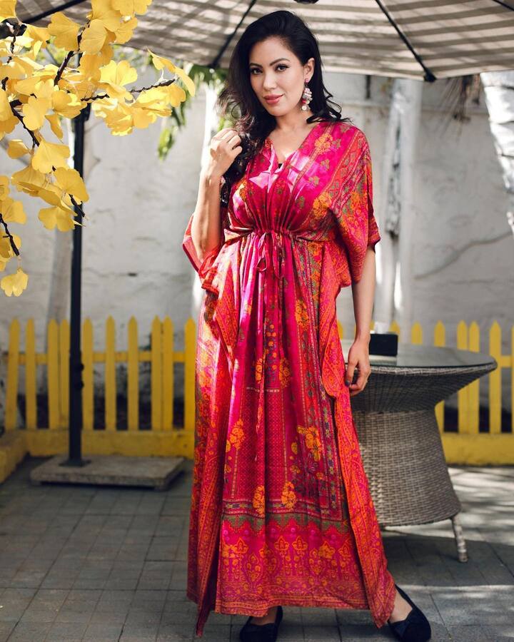 आमतौर पर शो में बबीता जी काफी मॉर्डन ड्रेसेज में नज़र आती हैं और उनके इसी अंदाज़ पर जेठालाल फिदा हैं. हालांकि दिल की बात वो दिल में ही रखते हैं. (Photo Credit - instagram)