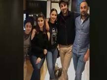 इस फोटो में Ranbir Kapoor और Alia Bhatt के बीच ये कौन आ गया!