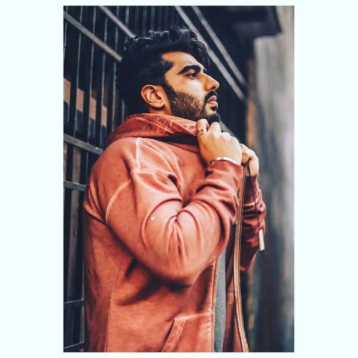 अर्जुन कपूर ने अपनी एक डैशिंग तस्वीर शेयर की है. इस तस्वीर को शेयर करते हुए उन्होंने फैंस को विश किया और साथ ही अपने कुछ उद्देश्यों को बताया. 