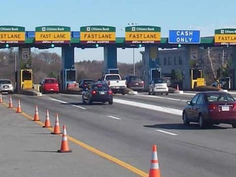 FASTag Mandatory: आज से पूरे देश में नेशनल हाइवे टोल्स पर भुगतान के लिए फास्टैग जरूरी, नहीं तो लगेगा दोगुना जुर्माना