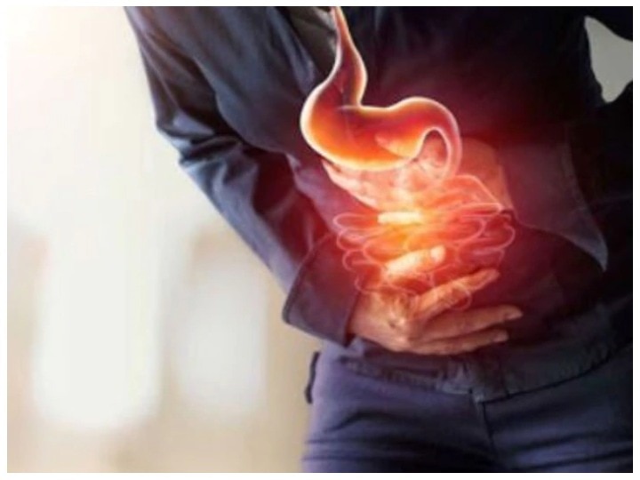 Try these easy and effective ayurvedic remedies for combating bloating issue पेट में गैस बनने की वजह से होती है ब्लोटिंग तो ये है आसान और प्रभावी आयुर्वेदिक इलाज