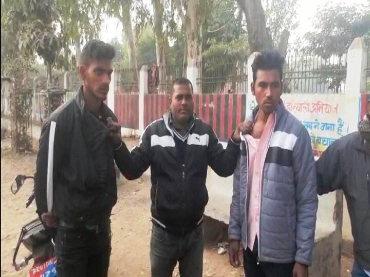 Bihar: Policeman impersonate thief to catch bike lifters, Know how this happened  ann बिहार: कस्टमर बन चोरी की बाइक खरीदने पहुंचे पुलिसवाले, दो चोरों को दबोचा