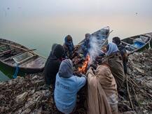 यूपी में घने कोहरे के साथ शीतलहर का प्रकोप, इन इलाकों में बारिश और आंधी की संभावना