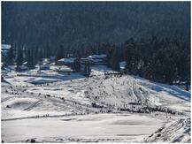 कश्मीर में हाड़ कंपाने वाली सर्दी, गुलमर्ग में पारा शून्य से 9 डिग्री नीचे लुढ़का