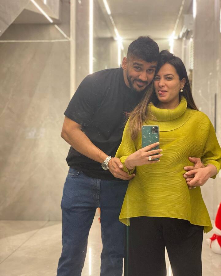 छोटे पर्दे की बड़ी एक्ट्रेस अनीता हसनंदानी(anita hassanandani) भी जल्द ही मां बनने वाली हैं. जिसे लेकर वो और उनके पति रोहित रेड्डी काफी उत्साहित हैं. फिलहाल वो इंस्टा पर अपनी तस्वीरें शेयर करती रहती हैं. अक्टूबर में ही उनकी प्रेग्नेंसी की ख़बरें सामने आई थी. 