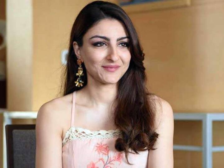 सोहा अली खान : एक्ट्रेस सोहा अली खान नवाब खानदान से ताल्लुक रखती हैं लेकिन सिर्फ यही सोहा की पहचान नहीं है. सोहा बॉलीवुड की चंद बेहद पढ़ी लिखी एक्ट्रेस में से एक हैं. जी हां, सोहा अली खान ने, बैलिओल कॉलेज, ऑक्सफोर्ड से मॉडर्न हिस्ट्री में बैचलर्स डिग्री हासिल की है. यही नहीं सोहा ने इसके बाद लंदन स्कूल ऑफ़ इकॉनोमिक साइंस से इंटरनेशनल रिलेशंस में मास्टर्स डिग्री भी हासिल की है. 