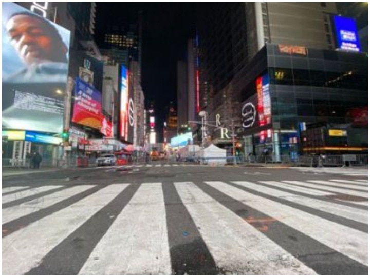Corona hit on New Year celebrations, Times Square streets deserted, people expressed grief on Social Media नए साल के जश्न पर पड़ी कोरोना की मार, टाइम्स स्क्वायर की सड़कें रहीं वीरान, लोग हुए मायूस