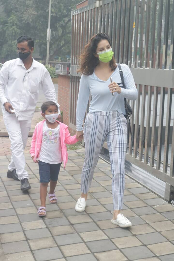 बता दें कि देश में लॉकडाउन लगने के बाद सनी लियोनी लॉस एंजिल्स चली गई थीं और 6 महीने से ज्यादा वक्त के बाद भारत लौटी हैं.