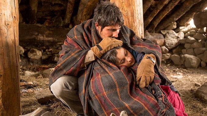 रणदीप हुड्डा-आलिया भट्ट : फिल्ममेकर इम्तिआज़ अली की फिल्म हाईवे में हमें एक और ऐसी ही ऑड जोड़ी देखने को मिली थी. फिल्म में रणदीप हुड्डा के साथ आलिया को दिखाया गया था, आपको बता दें कि ‘हाईवे’ के साथ ही दर्शकों ने आलिया - रणदीप की जोड़ी को भी खूब पसंद किया था. 