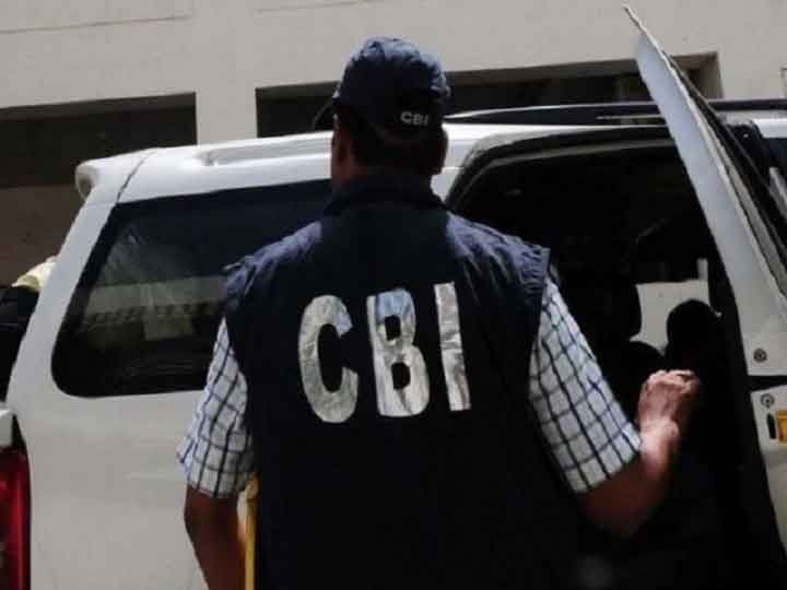 CBI arrested Patwari red-handed while taking bribe in Jammu and Kashmir Budgam ann जम्मू-कश्मीर के बडगाम में तैनात पटवारी को CBI ने रिश्वत लेते रंगे हाथ दबोचा