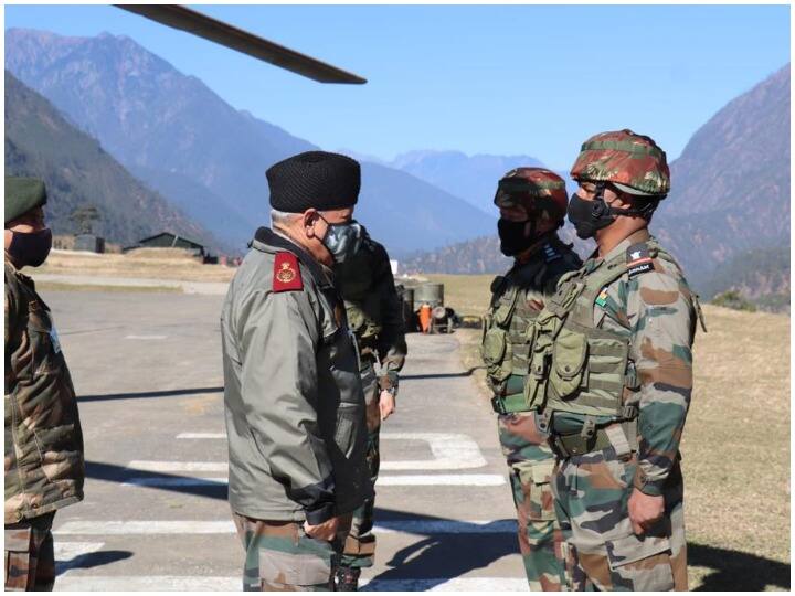 CDS Bipin Rawat met army, air force and ITBP corps on LAC after completing one year tenure ANN CDS बिपिन रावत का एक साल का कार्यकाल पूरा, अरुणाचल प्रदेश में चीन से सटी LAC का किया दौरा