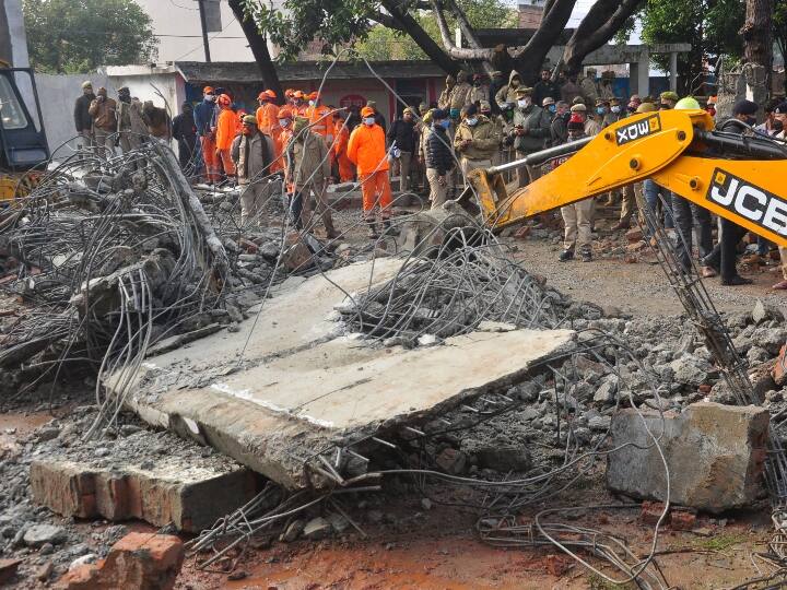 गाजियाबाद: श्मशान घाट में छत गिरने की घटना में 25 लोगों की मौत, 13 घायल, रेस्क्यू ऑपरेशन खत्म Ghaziabad roof of crematorium collapses 18 died so far गाजियाबाद: श्मशान घाट में छत गिरने की घटना में 25 लोगों की मौत, 13 घायल, रेस्क्यू ऑपरेशन खत्म