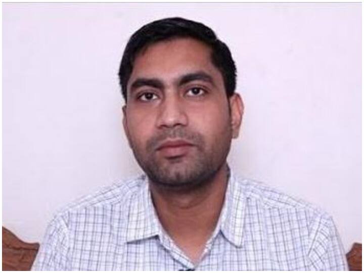 Success Story Of IAS Topper Deepak Jewariya IAS Success Story: दो अटेम्प्ट्स और दोनों में चयनित हिंदी माध्यम के दीपक जेवारिया ने नौकरी के साथ कैसे की तैयारी, जानें यहां