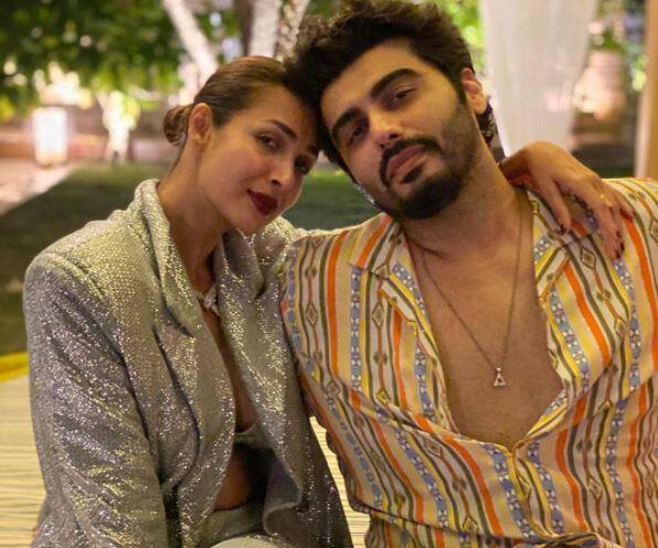 दोनों के फोटो को देखकर ऐसा लगता है कि कपल अपना हैप्पी संडे एकसाथ बिता रहे हैं.