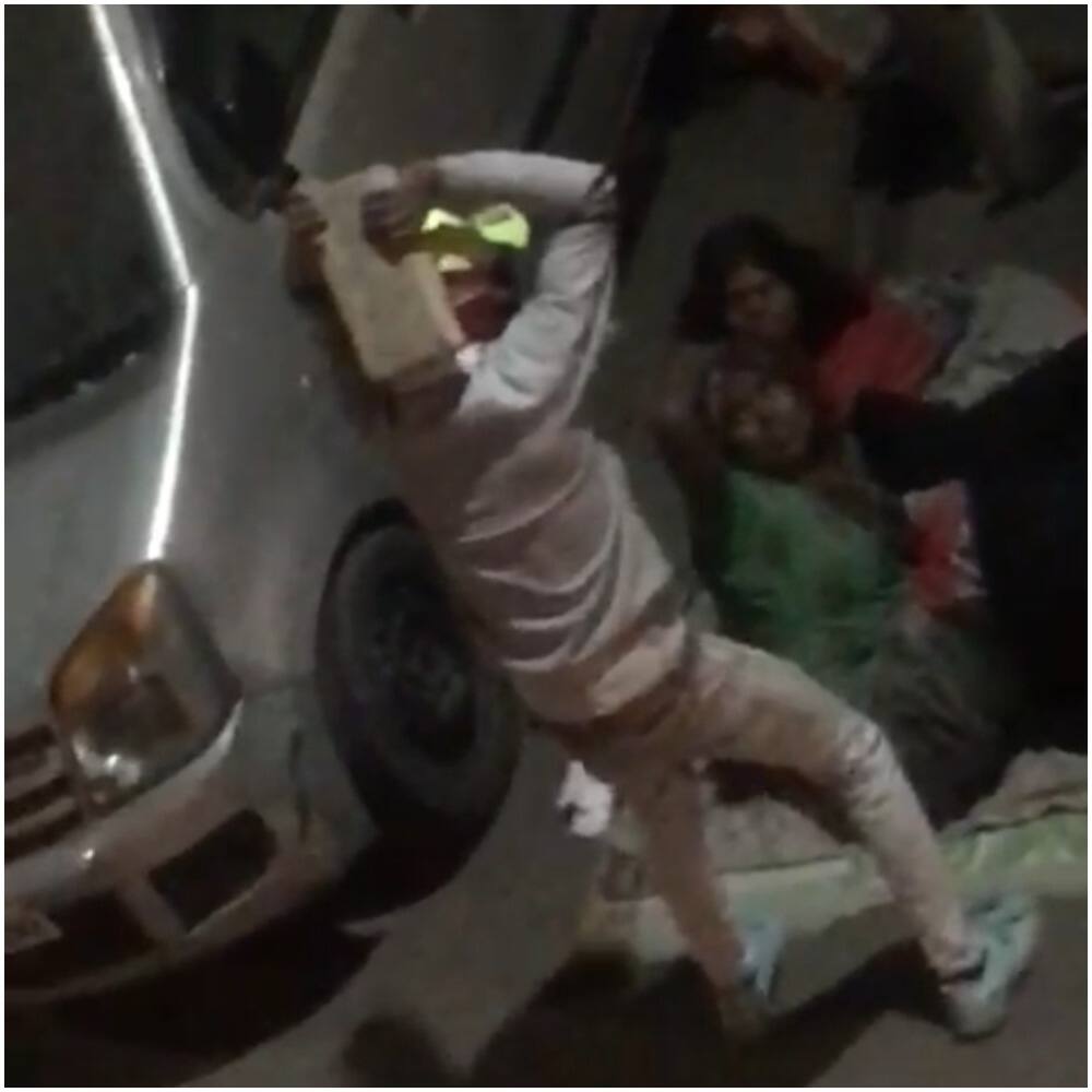 दिल्ली: बेटी के सामने मां के साथ बीच सड़क दरिंदगी का मामला, पुलिस ने 3 लोगों को किया गिरफ्तार 3 people arrested for raping mother in front of daughter police arrested 3 people in case ANN दिल्ली: बेटी के सामने मां के साथ बीच सड़क दरिंदगी का मामला, पुलिस ने 3 लोगों को किया गिरफ्तार