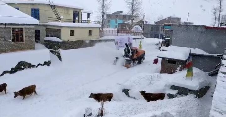 मौसम विभाग ने बताया कि नोर्थ वेस्ट और सेंट्रल इंडिया में तापमान में 4 से 6 डिग्री का इजाफा हुआ है. 