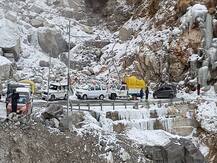 In Pics: हिमाचल में जबरदस्त बर्फबारी, कहीं बर्फ से ढकीं गाड़ियां तो कहीं झूम उठे टूरिस्ट