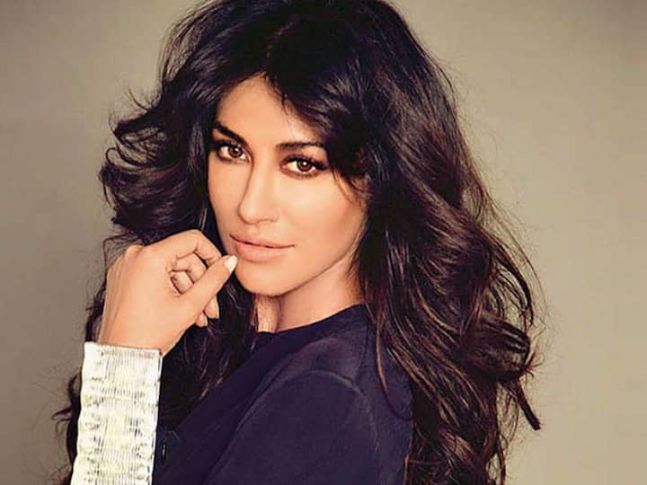 चित्रांगदा सिंह(chitrangada singh) - अक्षय कुमार के साथ स्क्रीन पर नज़र आ चुकीं चित्रांगदा सिंह ने भी साल 2015 में पति ज्योति रंधावा से तलाक ले लिया था. दोनों का एक बेटा भी है. लेकिन तलाक के बाद चित्रांगदा ने दूसरी शादी अब तक नहीं की है. 