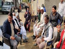 आगरा: युवक की मौत के बाद हुये बवाल में गांव वालों का आरोप, कहा-निर्दोषों को फंसा रही है पुलिस