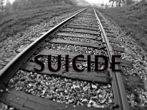 शाहजहांपुर: युवक ने किया आत्महत्या का प्रयास, दो टुकड़े होने के बाद भी है जिंदा शाहजहांपुर: युवक ने किया आत्महत्या का प्रयास, दो टुकड़े होने के बाद भी है जिंदा