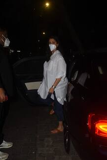 PHOTOS: Anushka Sharma जुहू में क्लिनिक के बाहर हुईं स्पॉट, जल्द 'Viruska' के घर आ सकती है गुड न्यूज