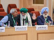 Farmers Protest: अब दूसरे राज्यों के किसान संगठनों से भी बात करेगी सरकार, टकराव और बढ़ने की संभावना