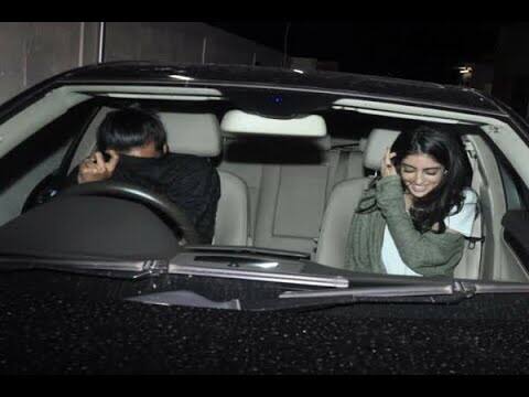 इसके साथ ही आपको बता दें कि कई बार मिजान और नव्या को साथ में घूमते स्पॉट किया गया है लेकिन अक्सर ही कैमरा देख दोनों अपना चेहरा छुपा लेते हैं.