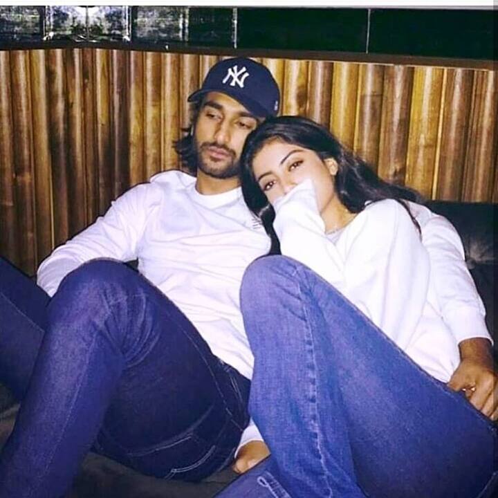 वैसे ब्वॉयफ्रेंड-गर्लफ्रेंड डेटिंग रिलेशनशिप ही नहीं होते, बल्कि दोस्ती का भी एक रिलेशनशिप होता है, अगर दोनों साथ में स्पॉट हो रहे हैं, तो इसका मतलब नहीं के दोनों एक-दूसरे को डेट कर रहे हैं.