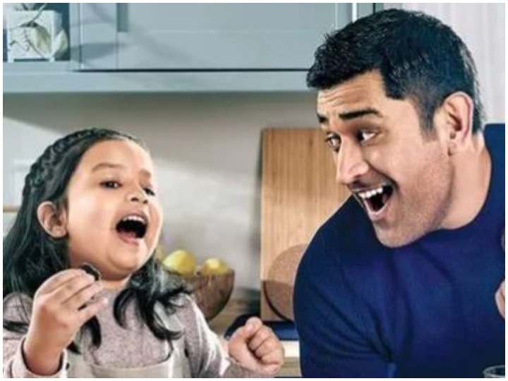 MS Dhoni daughter Ziva gets first brand endorsement alongside daddy MSD MS धोनी के साथ विज्ञापन में नन्हीं जीवा ने किया डेब्यू, साइन की यह बड़ी डील