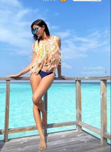 अनन्या पांडे ने शेयर की हैं ग्लैमरस तस्वीरें, न्यू ईयर सेलिब्रेट करने पहुंचीं थीं मालदीव