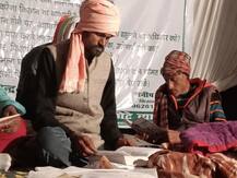 फतेहपुर: कृषि कानूनों के विरोध में जारी है किसानों का अनिश्चितकालीन धरना, बोले- मजदूरी तक नहीं निकलती है
