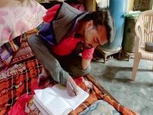 फिरोजाबाद: दोनों हाथ नहीं हैं, पैरों से लिखकर पास की बीएससी की परीक्षा, हौसले का दूसरा नाम है अजय