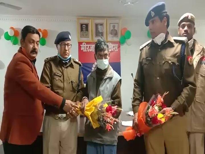 Man return from Pakistan after 11 years in Mirzapur ann यूपी: 11 साल पाकिस्तान की जेल में बंद रहा पुनवासी, घर वापसी पर छलका दर्द