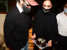 Deepika Padukone ने अपने जन्मदिन पर Ranveer Singh के साथ केक काट कर फैन को खिलाया