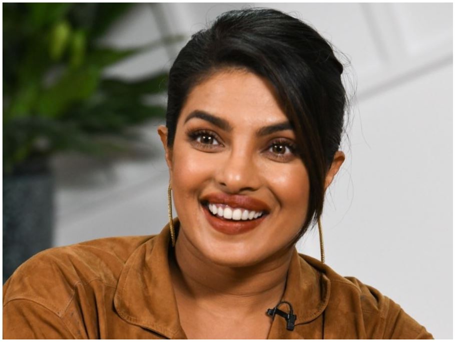 बचपन में बंदरिया से थप्पड़ खा चुकी हैं Priyanka Chopra, अपनी किताब Unfinished में किए बचपने से जुड़े कई खुलासे