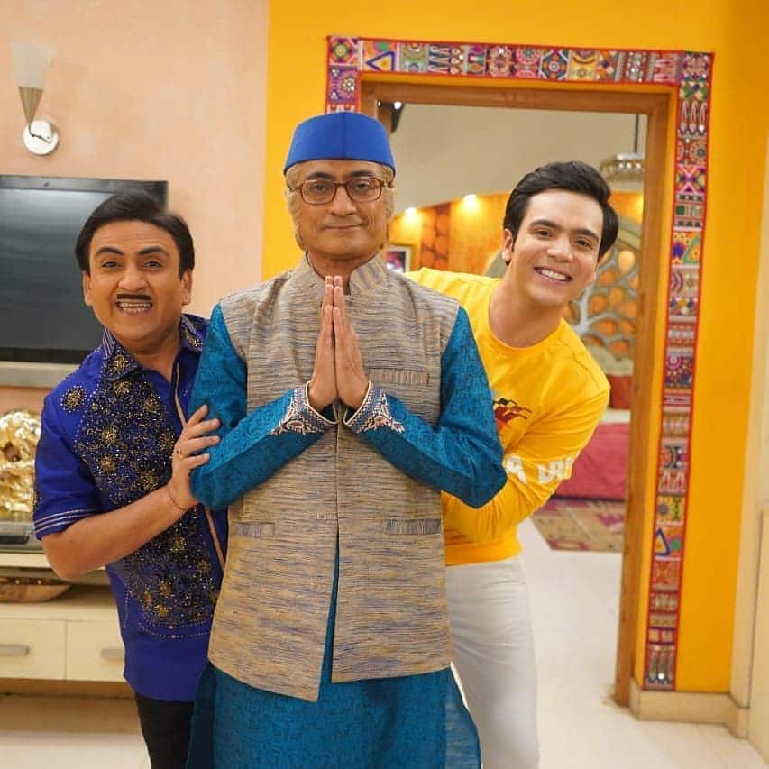 TMKOC actor Amit Bhatt aka Bapuji resembles Shah Rukh Khan in THIS picture TMKOC: इस कारण लोग शो के 'बापूजी' की तुलना करते थे Shahrukh Khan से, आप भी देखें तस्वीर
